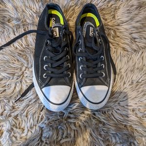 Converse fit like women's 10 , or men's 7